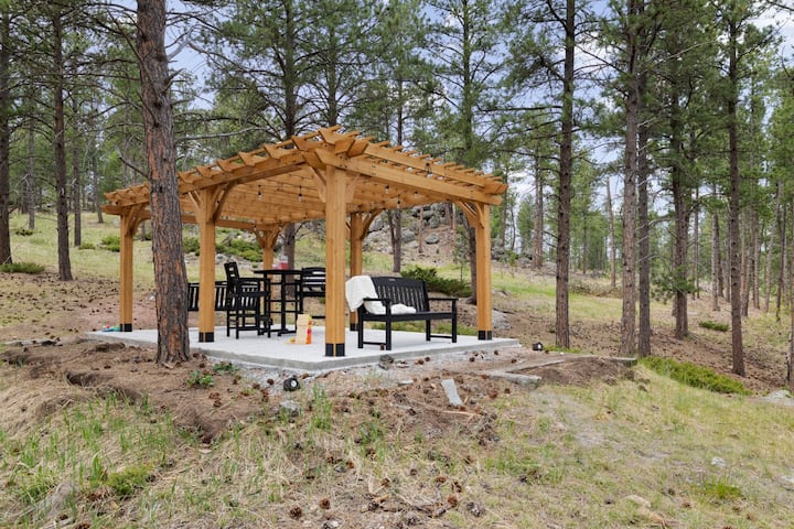 Modern Lodge with Hot Tub, Views and Sauna