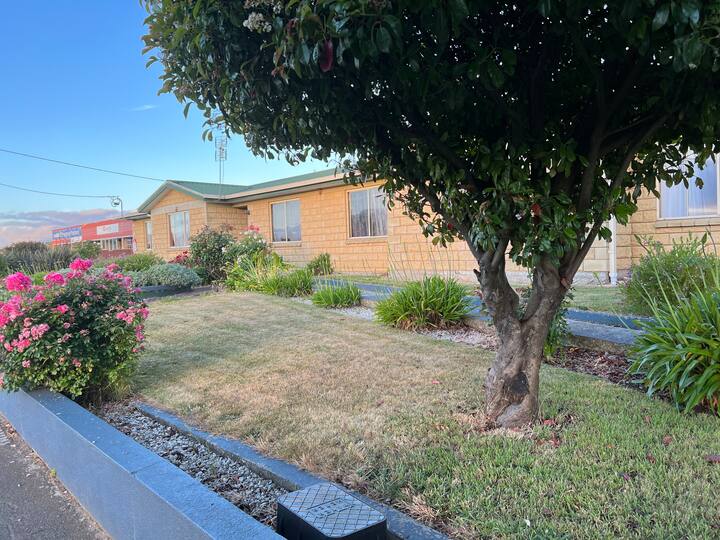 Short and Long Term (Min 2 day stay) Houses for Rent in