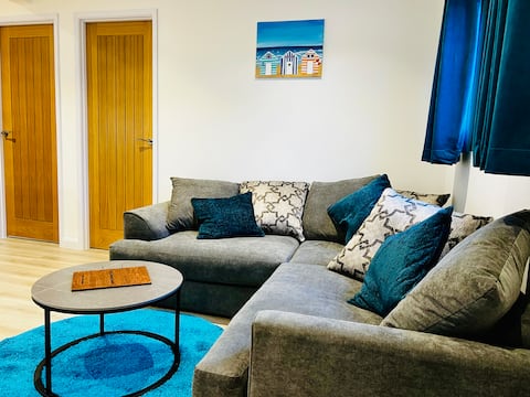 Popular Airbnb listing: Luxury Scratby chalet with free swimming in Ormesby St. Margaret With Scratby