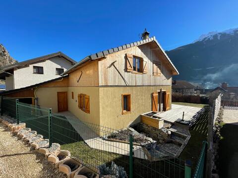 Maison Entière - Quartier Calme et Ensoleillé