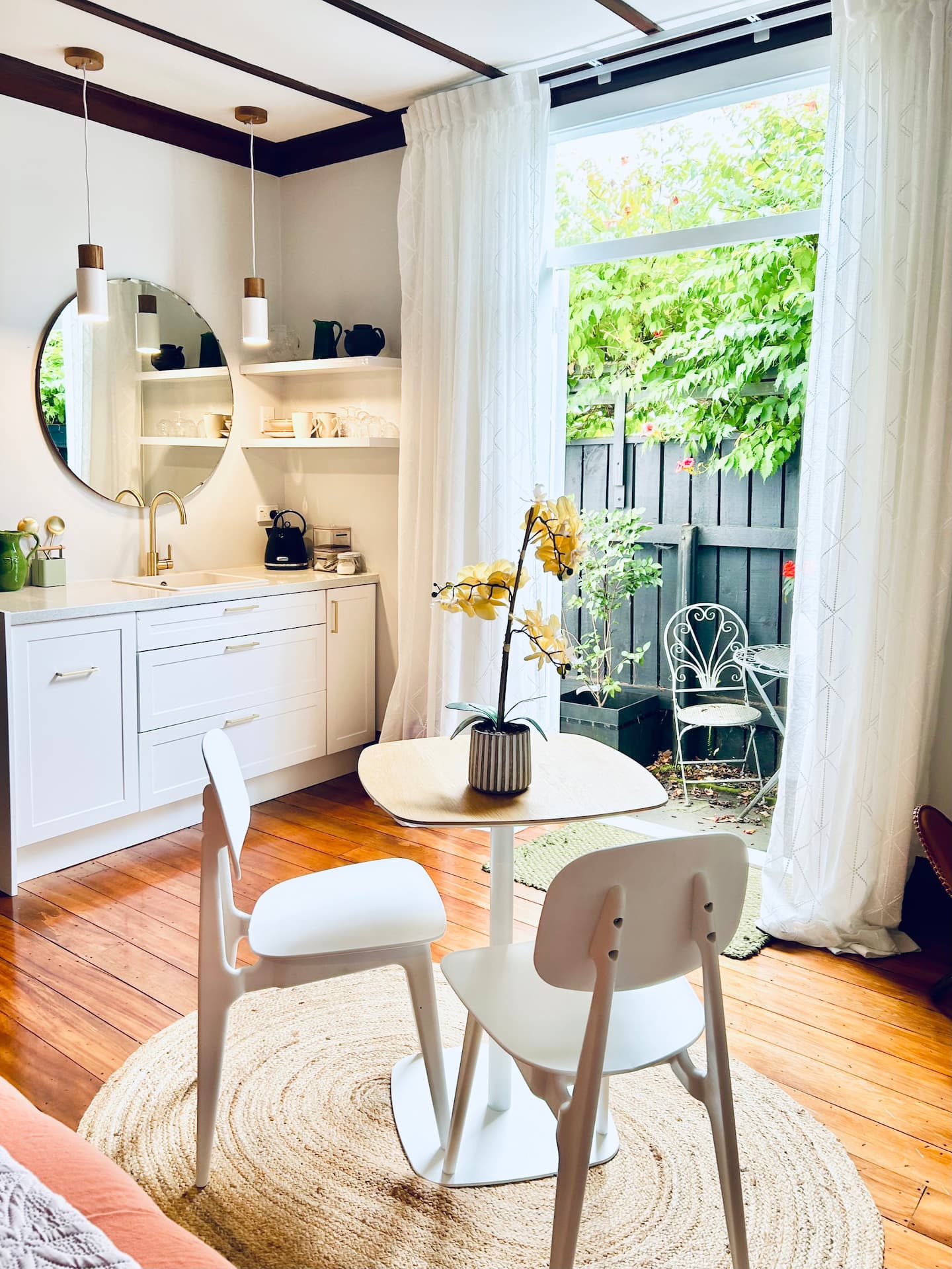 Lavender Cottage: Stylish, Peaceful And Beautiful 2