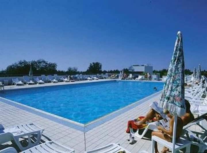 Appartement Coloré En Bord De Mer Avec Piscine Sur - Bibione Pineda