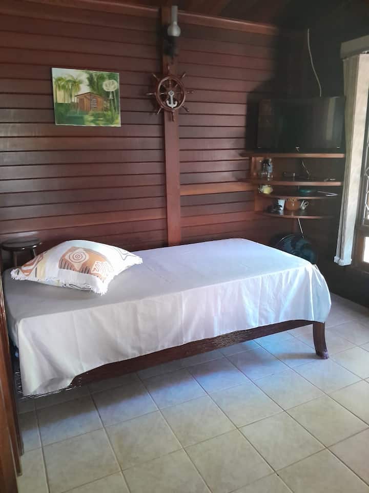 Ერთადგილიანი საწოლი 1 (მისაღებ ოთახთან ერთად)