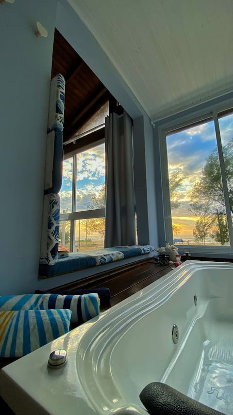 Loft with hydro by the sea