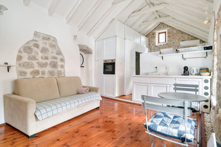 Bright & Stylish Romantic Home And Seaview Terrace - Kotor
