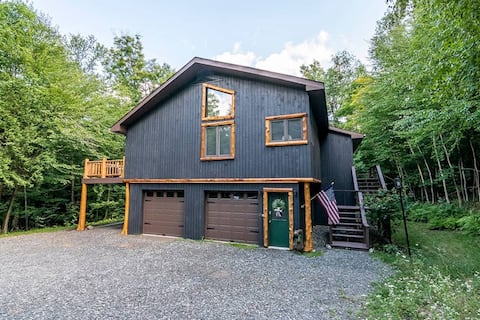 Moongate Lodge - Private 5 Bedroom Home