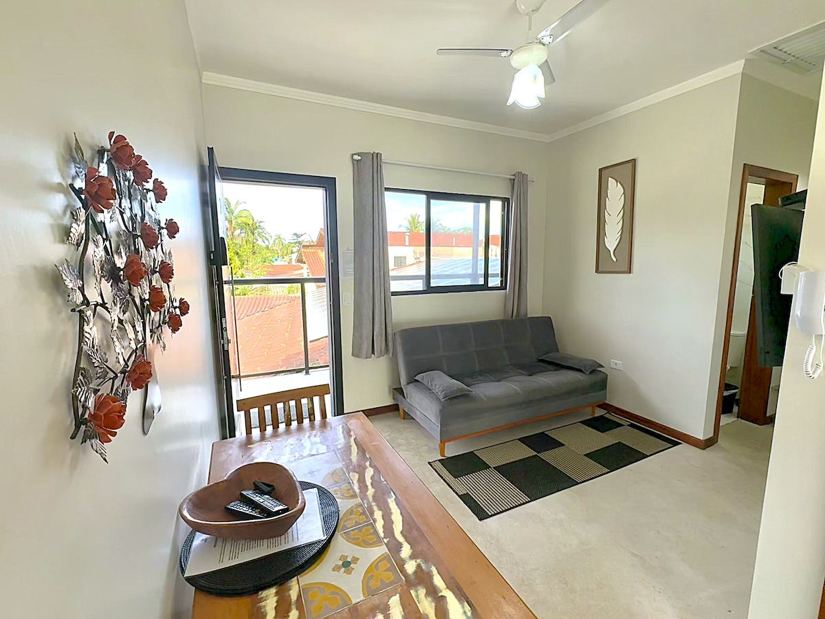 Popular Airbnb listing: 1st-floor apartment with A/C + amenities, 5 minutes from the sea in São José Dos Campos