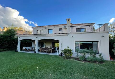 Casa Estancias del Pilar Pileta y  hermoso Jardín