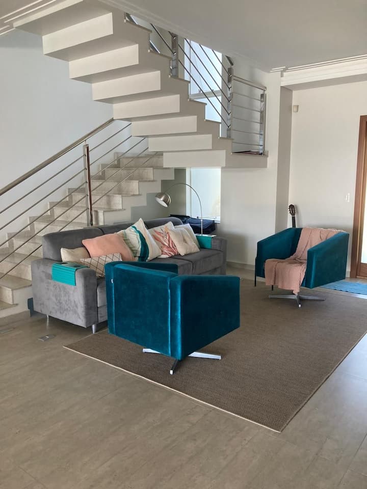 Sala de estar de la entrada cómoda y con aire acondicionado 