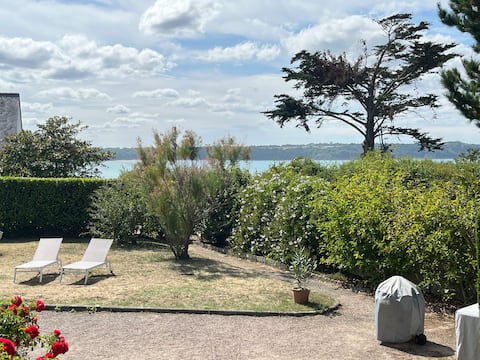House with sea and garden view 100 m from the beaches