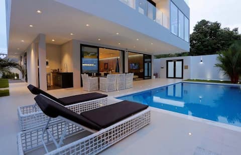 Near/ beach & Walk Street  8-BM Elevator Villa