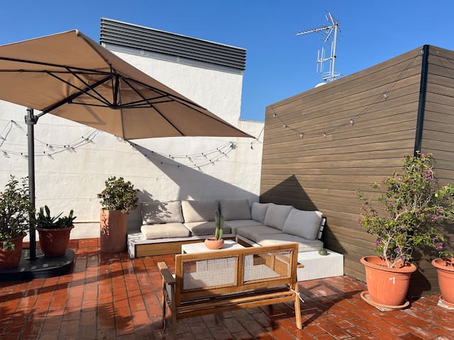 Charming triplex with terrace in Gracia 2B-2B
