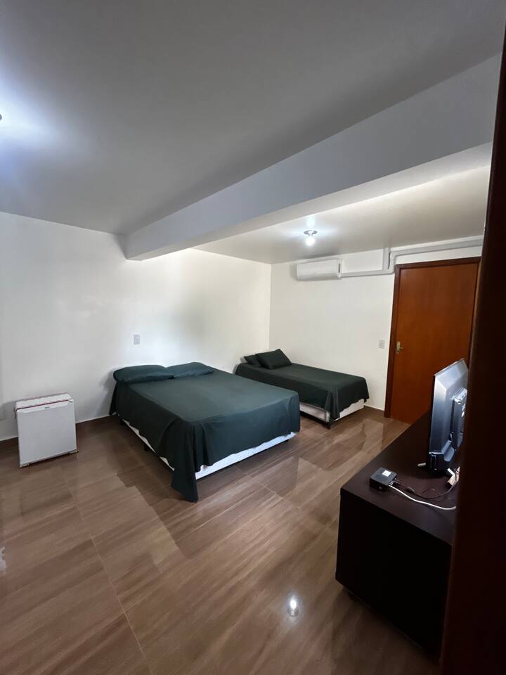 Apartman za 4 osobe, opremljen klima-uređajem, minibarom, bežičnim internetom i TV-om s nebom