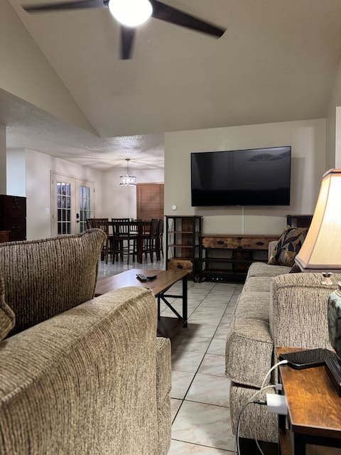 Entire 4 Bedroom Home with Pool Near Space X/SPI