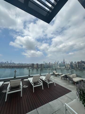 LIC luxury condo gallery image 4