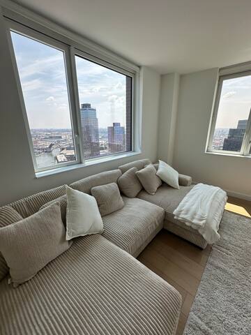 LIC luxury condo gallery image 5