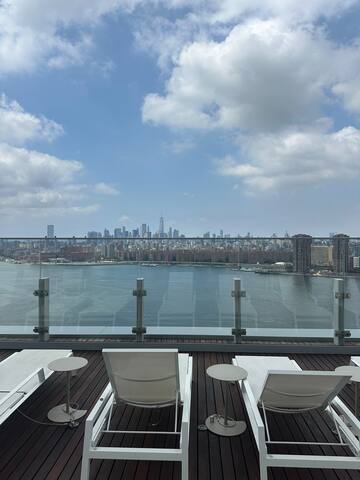 LIC luxury condo gallery image 3