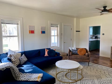 Cozy Modern House Downtown Cable