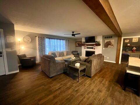 Popular Airbnb listing: The Tablerock Clubhouse in Holiday Island