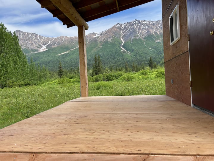 The Cub Cabin at the McCarthy Airstrip - Cabins for Rent in