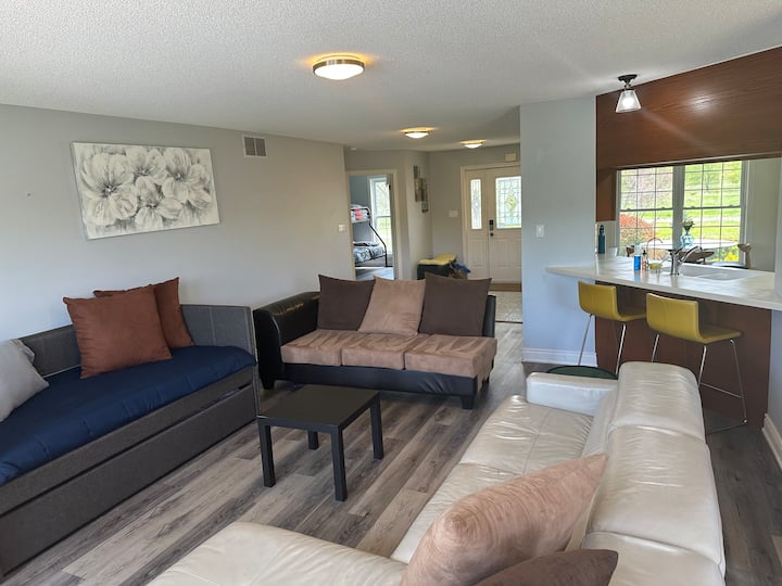 Hot Tub Getaway 40 Acre Forest Cottage In Niagara - ウェランド
