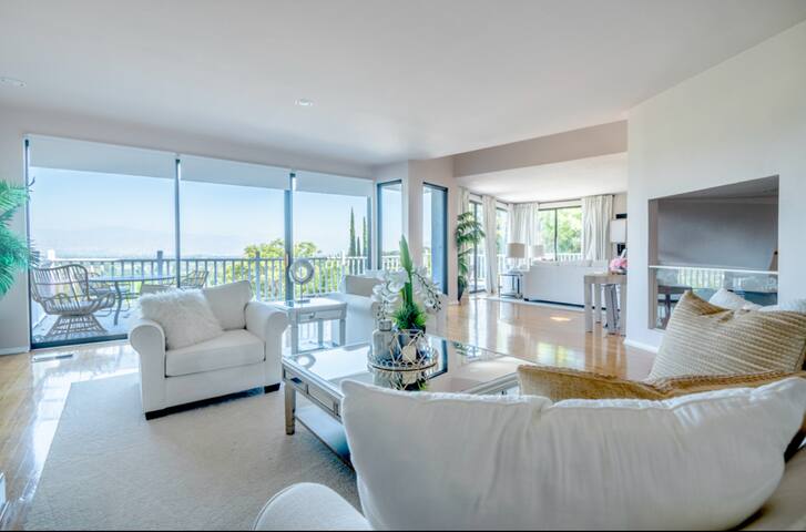 The Swan- Serene & Enormous w Views Bar Gameroom gallery image 4