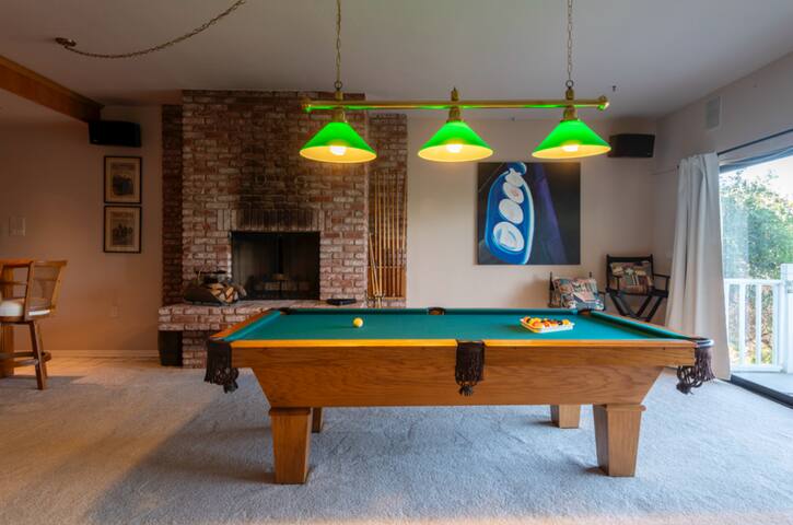 The Swan- Serene & Enormous w Views Bar Gameroom gallery image 3