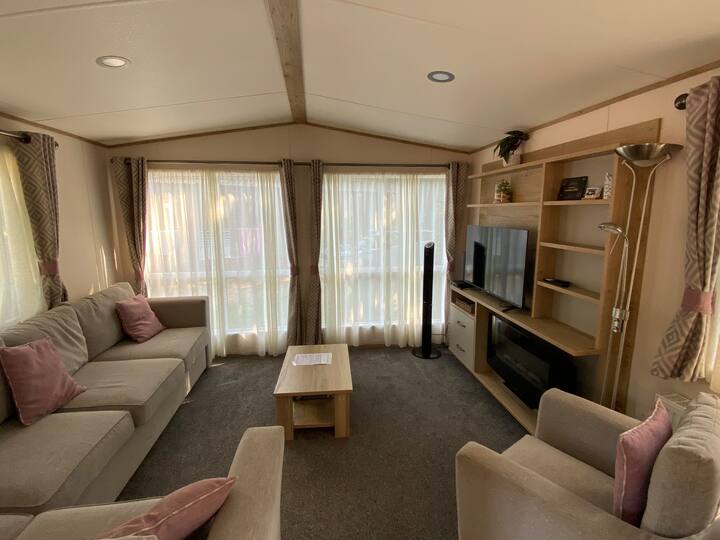3 Bedroom Cabin At Sandy Balls - Fordingbridge