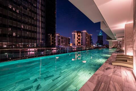 Perfect new J House. Near 
the center. Metropole apartment in a luxurious swimming pool