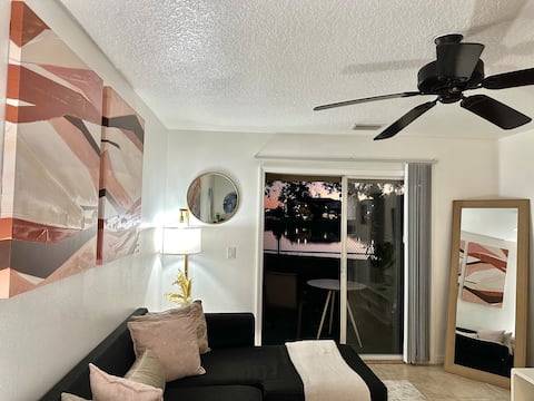 Successful Airbnb property: Modern 2BR w/ Lake View 10 Min to Orlando Airport in Airport North