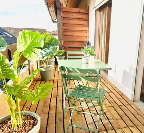 Intimate cocoon near Geneva and Lake Geneva