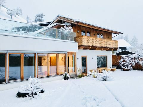 Alpine Getaway Chalet – charming house & garden