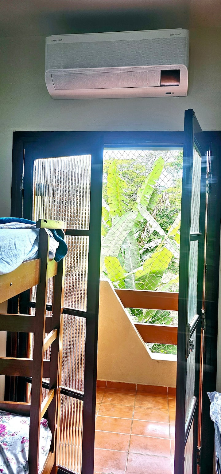 Апартамент с балкон, вентилатор и климатик! Защо отоплението не е така? 