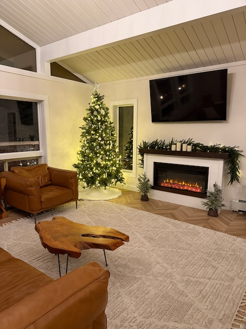 15 Mins to Killington-Secret Speakeasy-Hot Tub