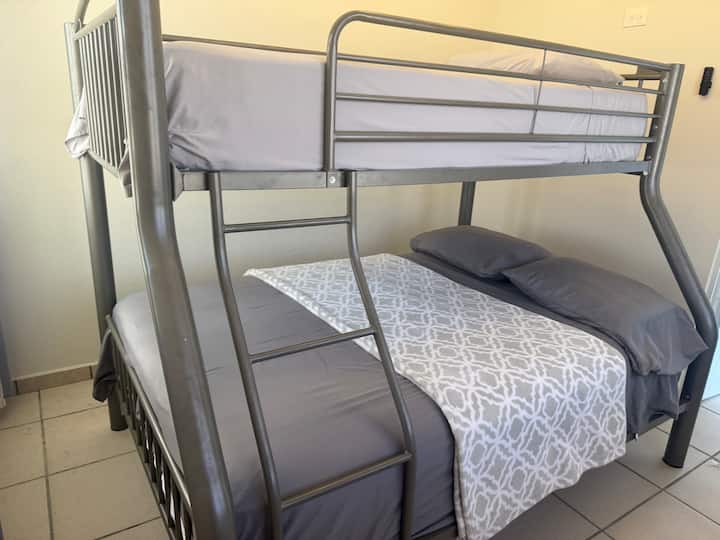 Спалня 3