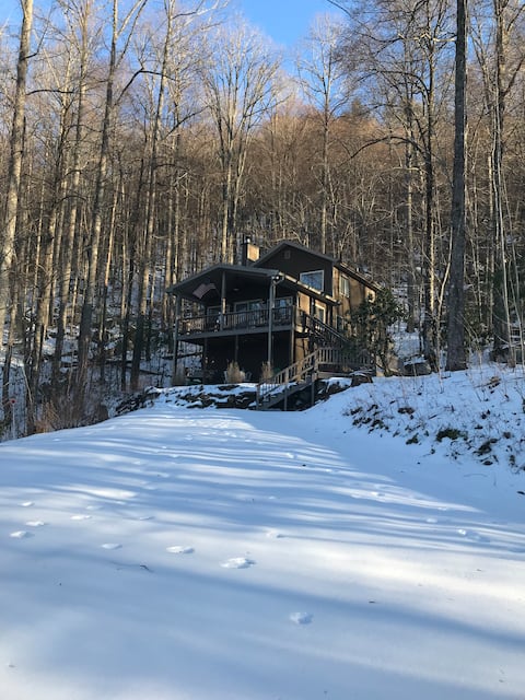 Cozy Mtn Retreat|Dog Friendly