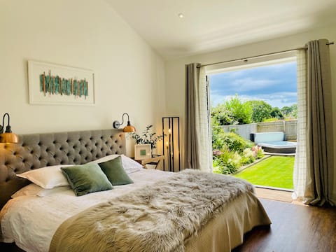 NEW Cuckoo's Retreat - Luxurious, Garden, Jacuzzi