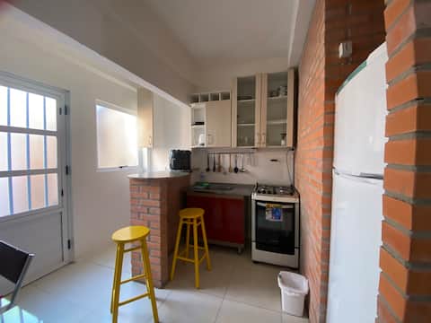 Airbnb em destaque: Kitnet 4-with Patio.barbecue. em Rio Grande