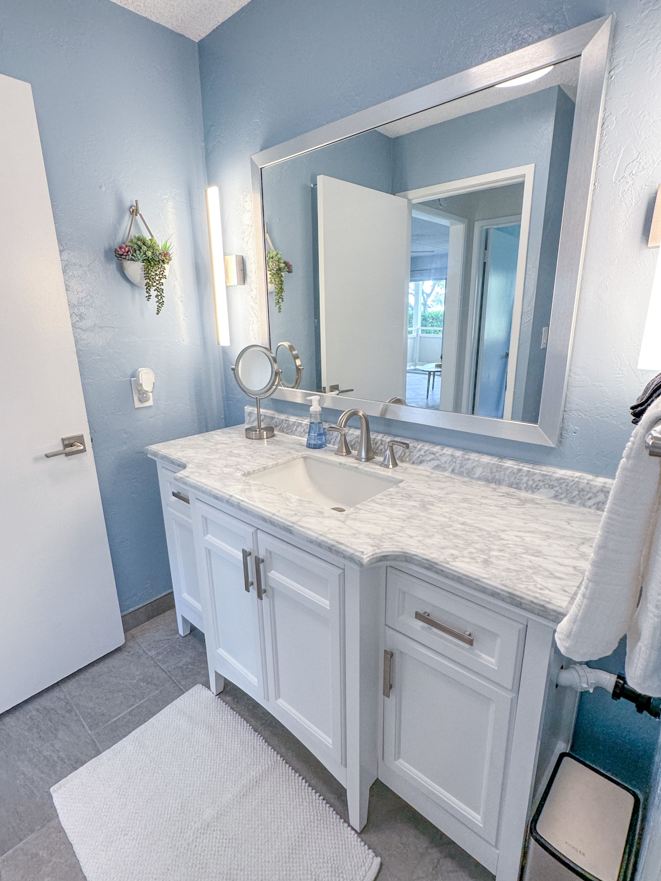 Renovated 1BR Coconut Coast Getaway w/ A/C - Photo 35