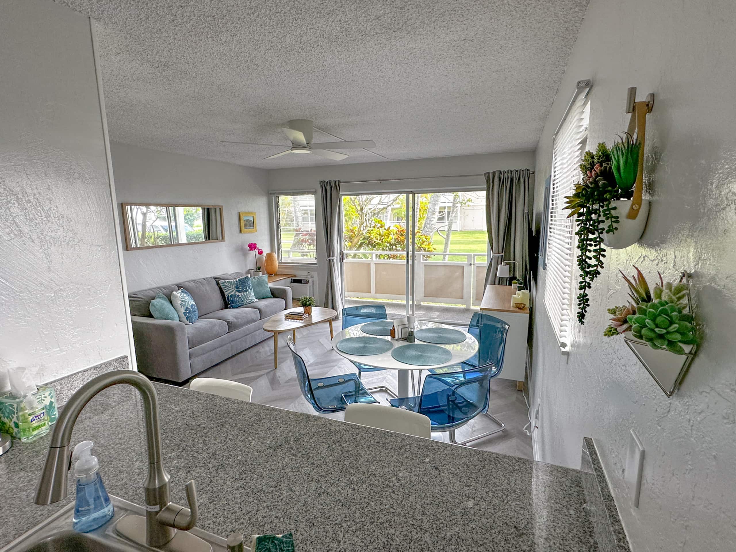 Renovated 1BR Coconut Coast Getaway w/ A/C - Photo 6