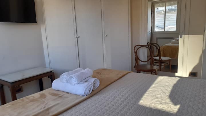 في غرفة النوم يمكنك اختيار سرير مزدوج أو سريرين مفردين 