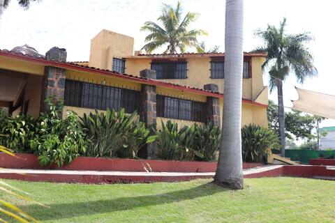 Hermosa casa sola en las brisas