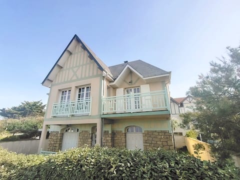 Villa Bellevue - Anglo-Norman seafront house