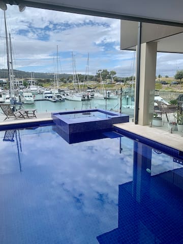 Marina-side Home 4 BDRM Sleeps 9 Pool/Spa