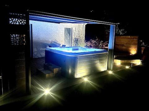 Cozy suite with private spa and quiet terrace