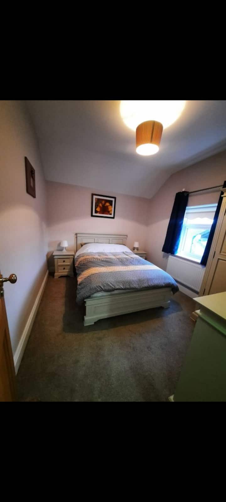 Dvokrevetna spavaća soba iza kuće