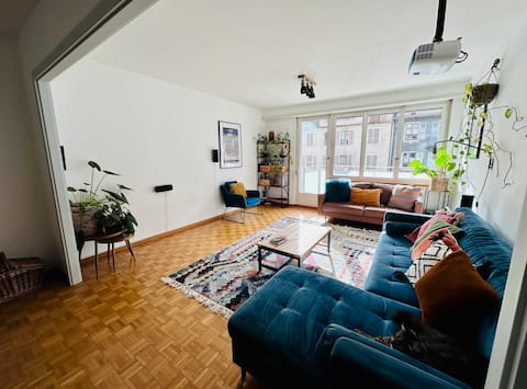 Top Airbnb: Cozy flat with home cinema in Petit Saconnex Et Servette