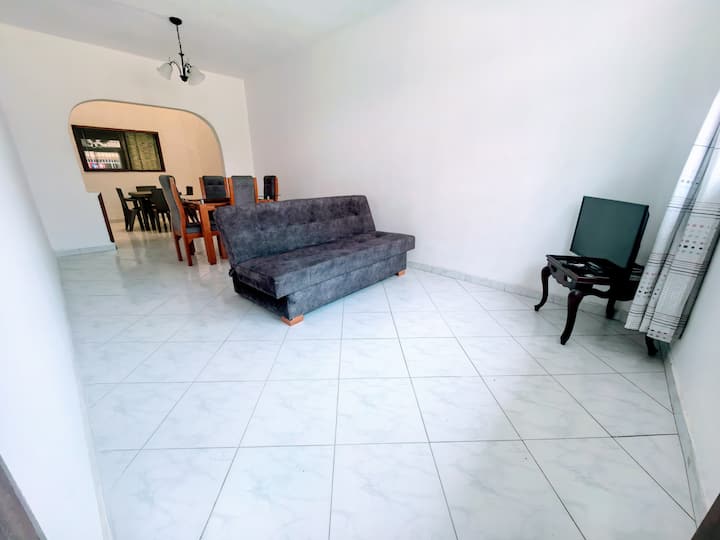 Casa Completa Para Grupos, En Excelente Sector. - Girón