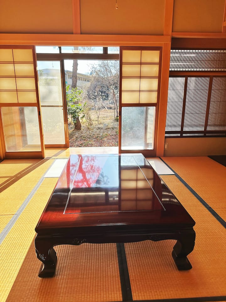 雪山ビュー|静かな高台|一棟貸し和風宿|4寝室12名|庭に桜と紅葉|無料駐車場|ペット可 - Takayama