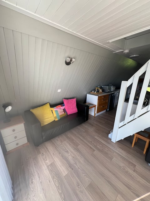 Popular Airbnb listing: Seaside chalet getaway in Ringwould With Kingsdown